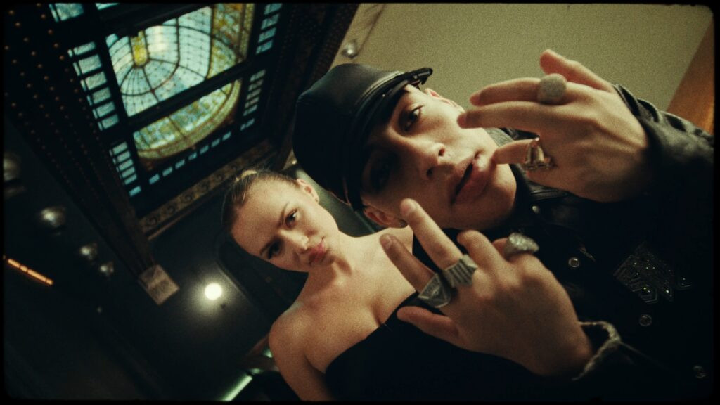 Cris MJ – Conmigo Se Escapa