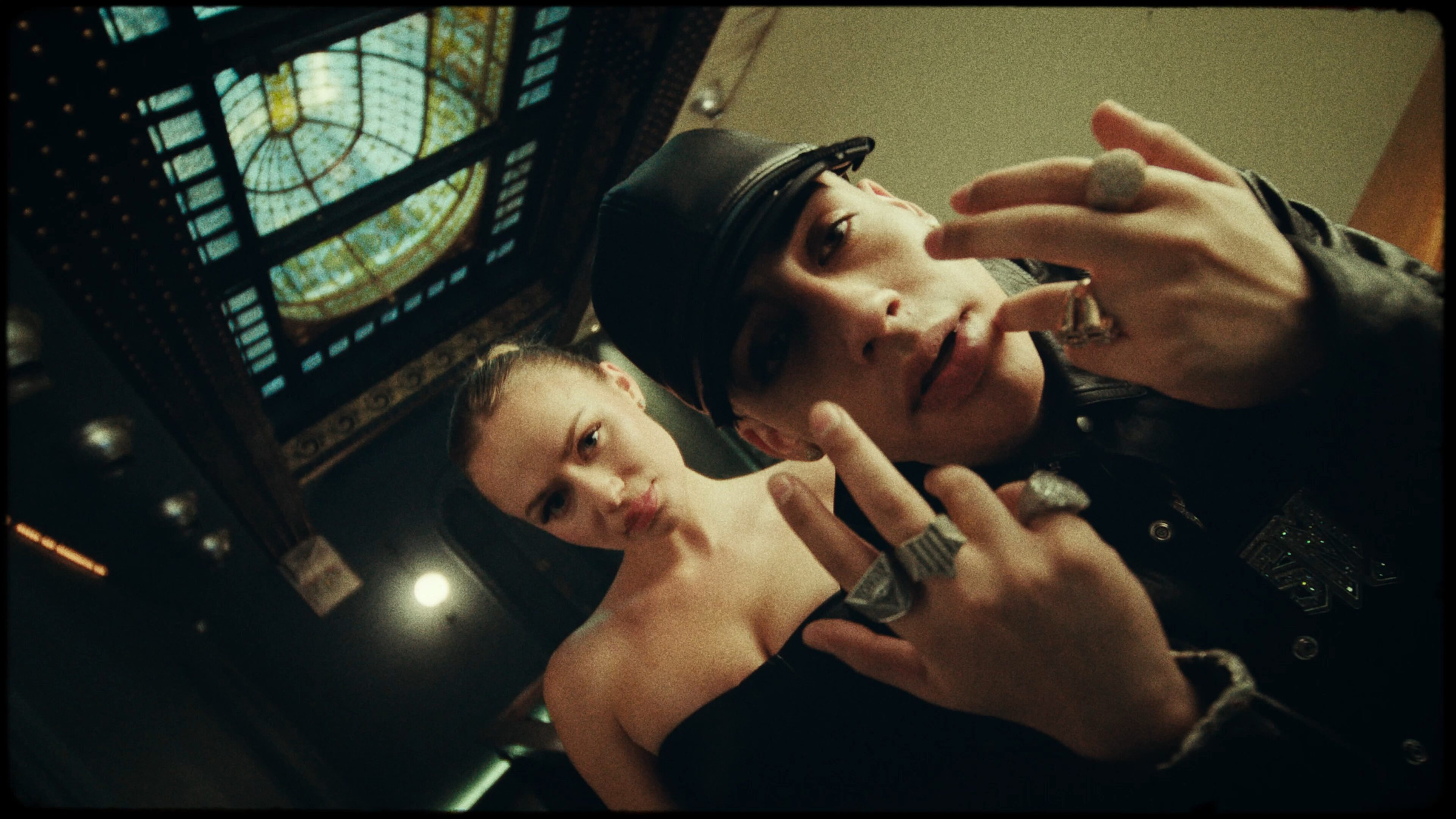 Cris MJ – Conmigo Se Escapa